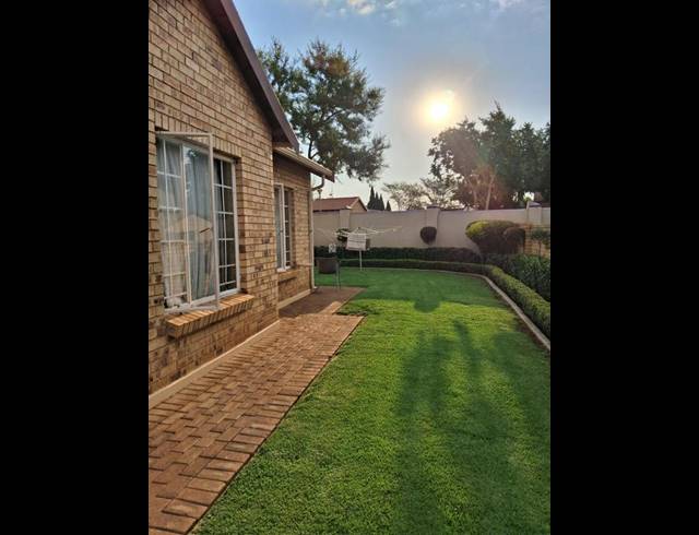 3 BEDROOM HOUSE FOR SALE IN HEUWELSIG ESTATE